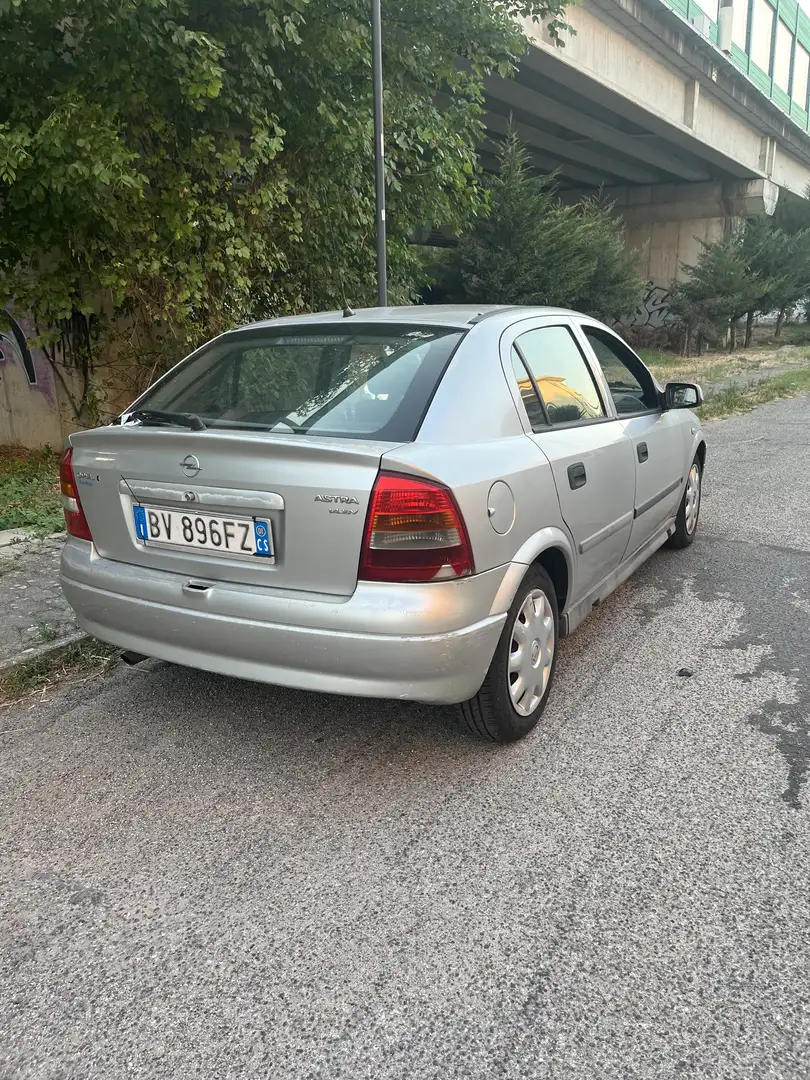 Opel Astra 5p 1.4i 16v Club - 1