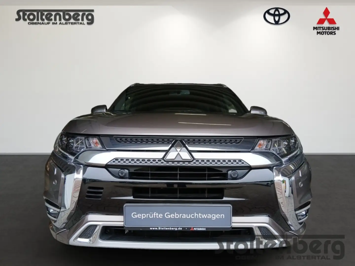 Mitsubishi Outlander PHEV Plus mit Diamantpaket 4WD 2.4 Plug-in Hybrid Braun - 2