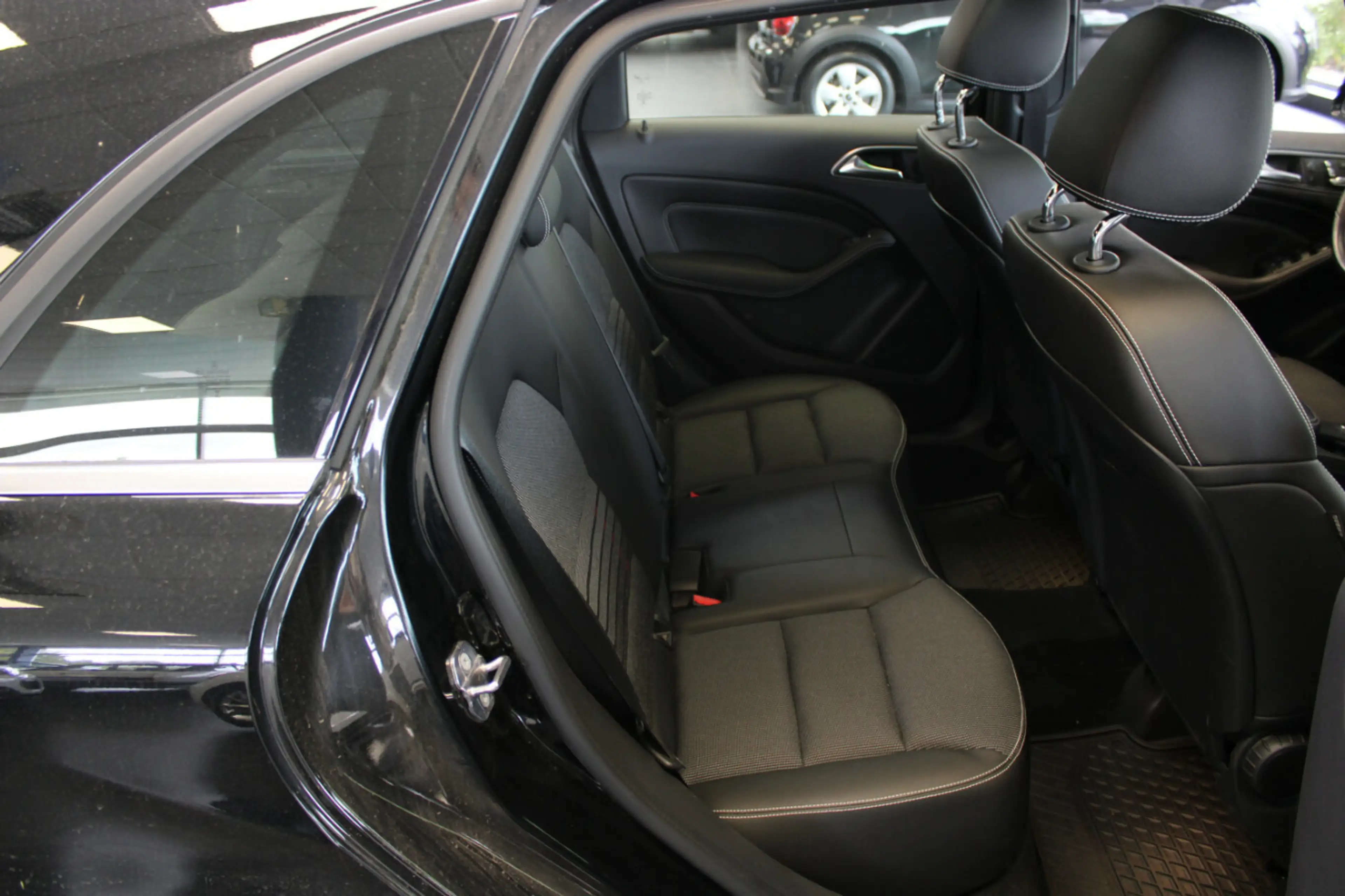 Mercedes-Benz B 220 4Matic Edition — photo 11