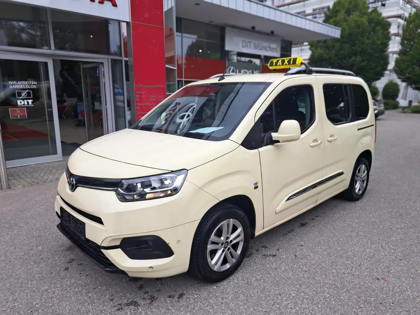 Toyota Proace City Verso 1.5D L1 Team Deutschland TAXI Zwart - 2