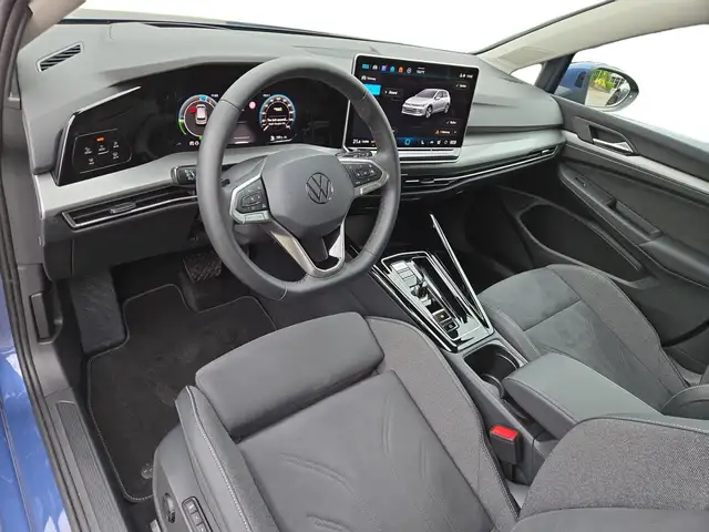 Volkswagen Golf view 4