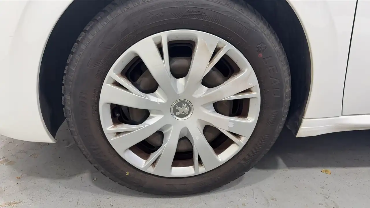 Peugeot 208 208 — photo 18