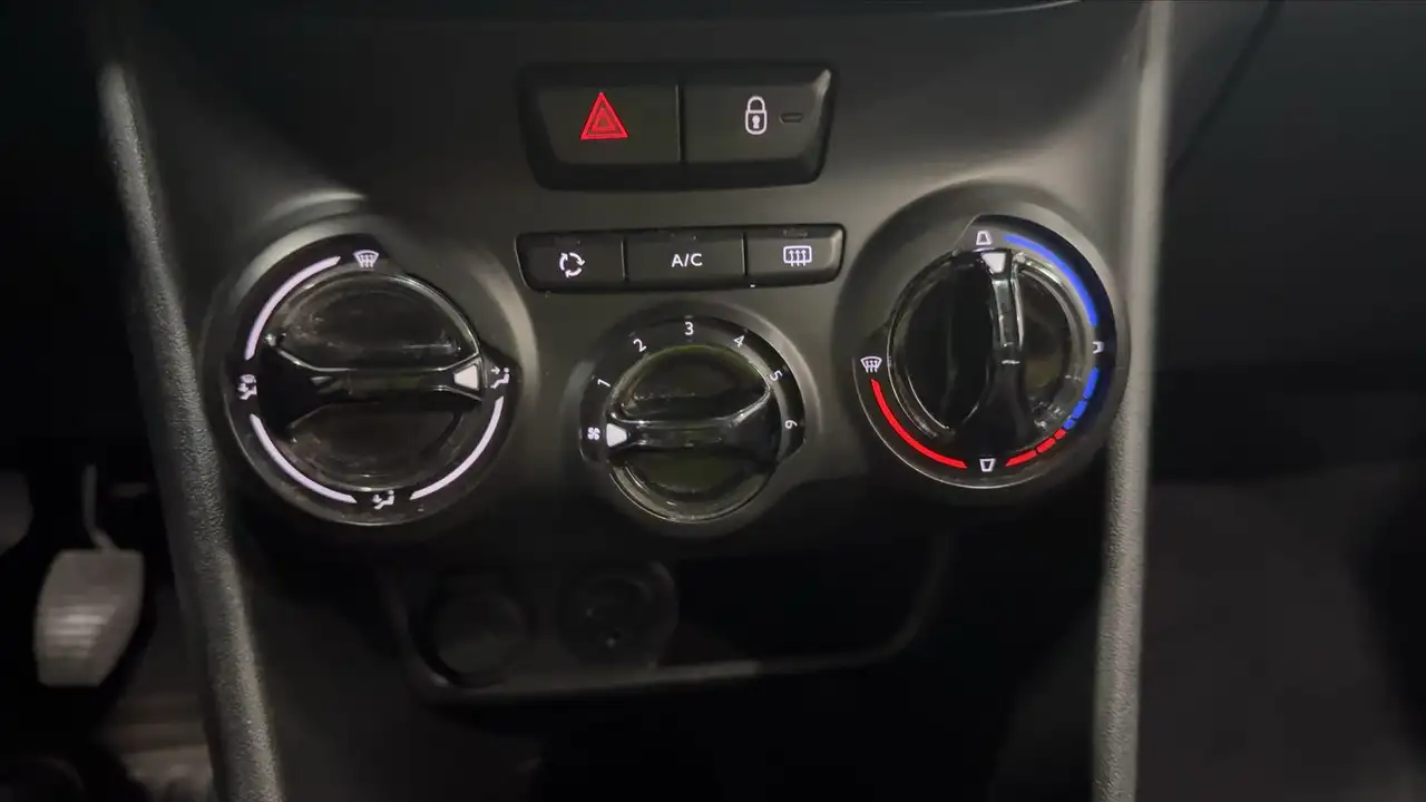 Peugeot 208 208 — photo 13