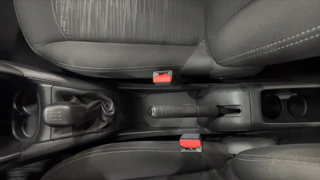 Peugeot 208 208 — photo 26
