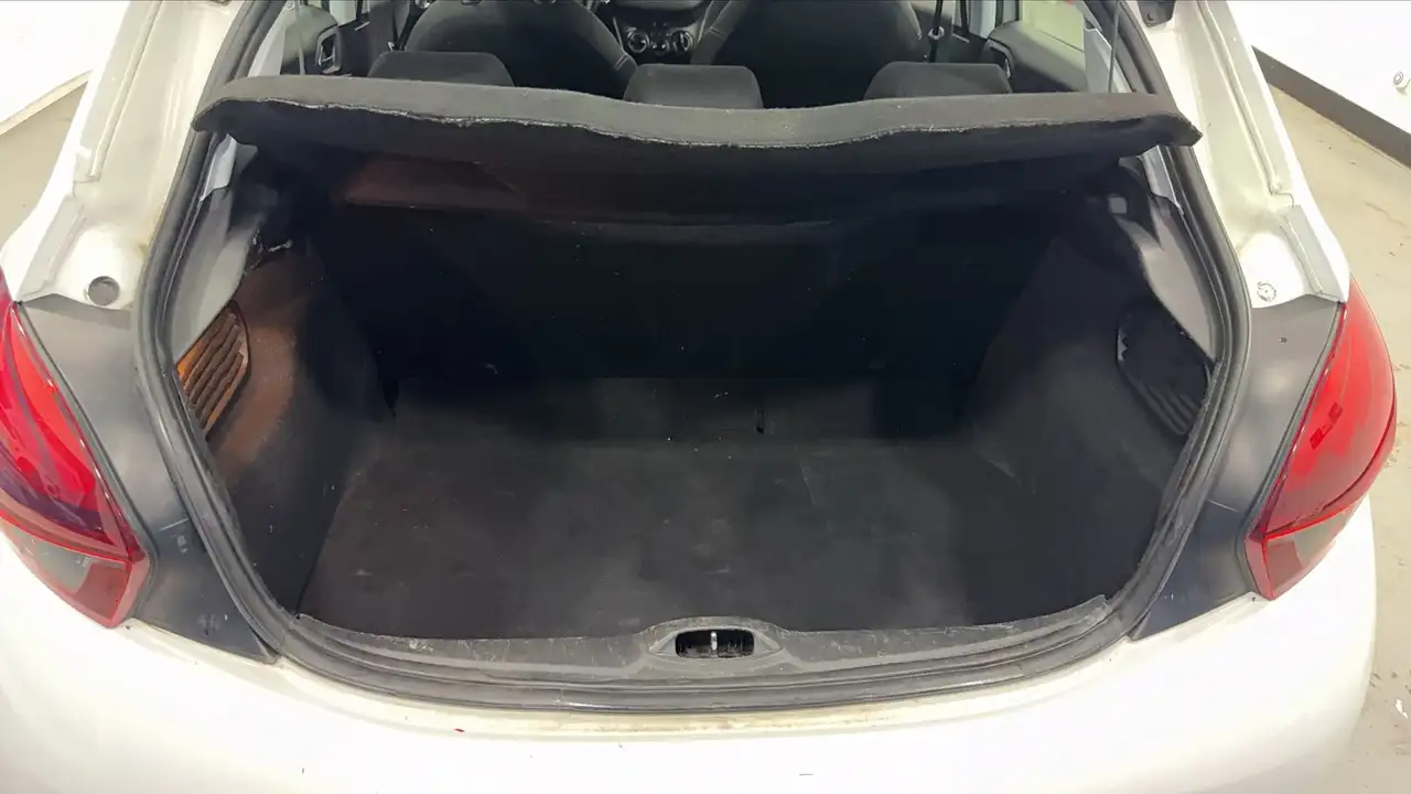 Peugeot 208 208 — photo 14