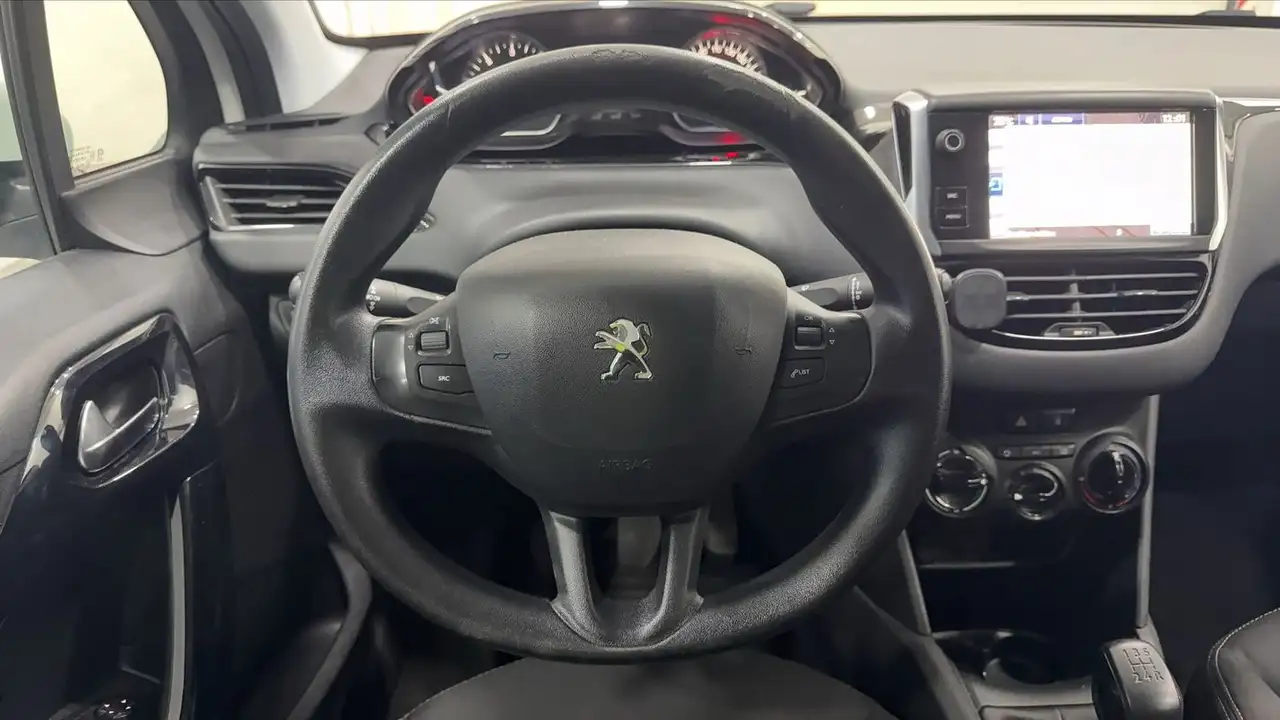 Peugeot 208 208 — photo 22