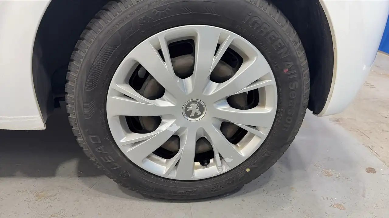 Peugeot 208 208 — photo 19