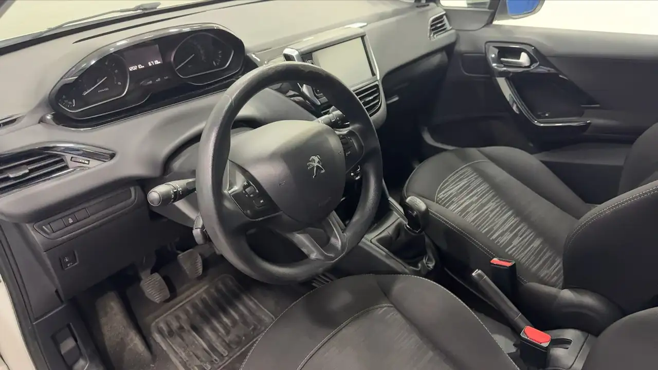 Peugeot 208 208 — photo 8
