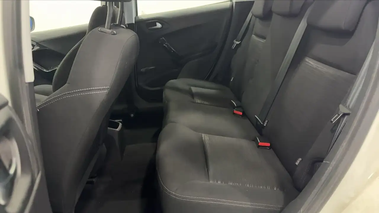Peugeot 208 208 — photo 9