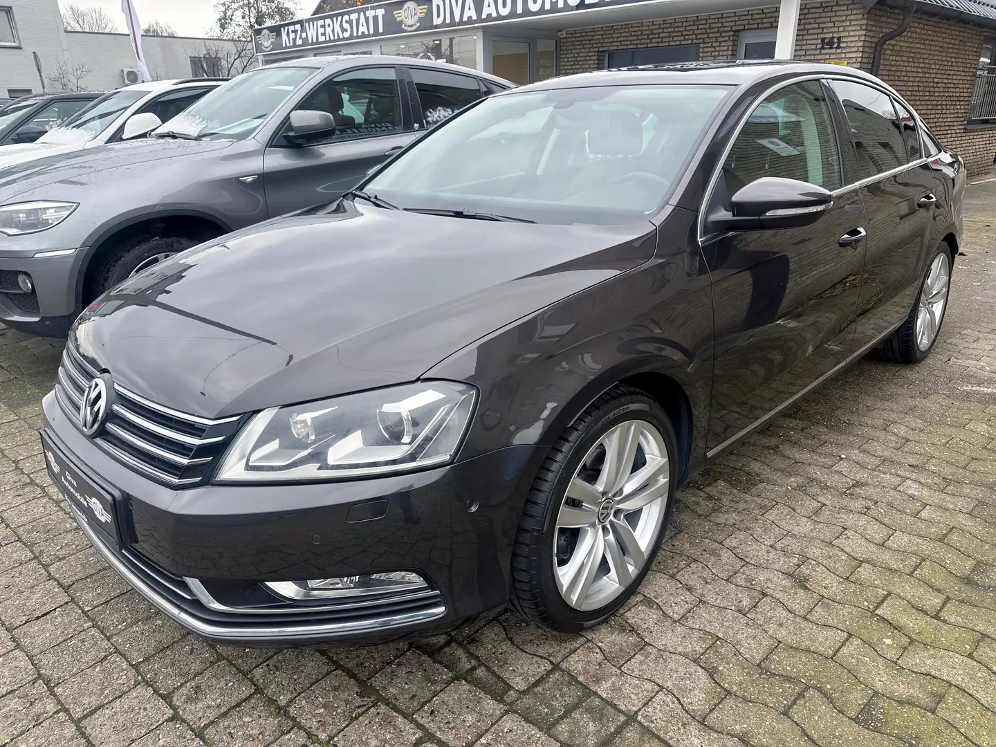 Volkswagen Passat 2.0 TDI DSG Highline BM Leder Bruin - 1