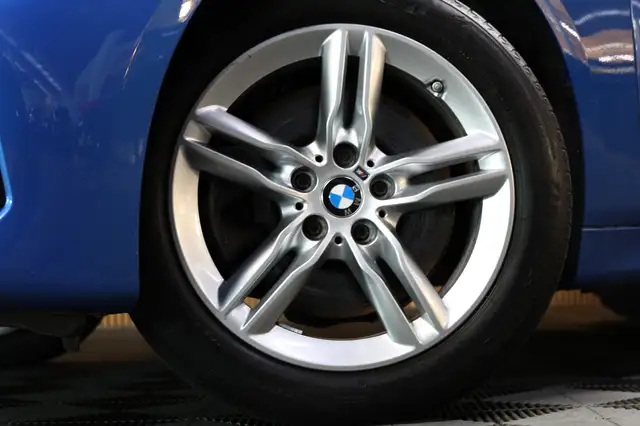 BMW 2 Series view 4
