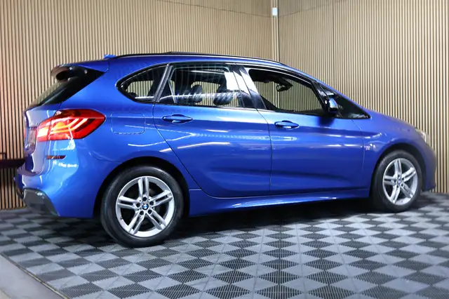 BMW 2 Series view 8
