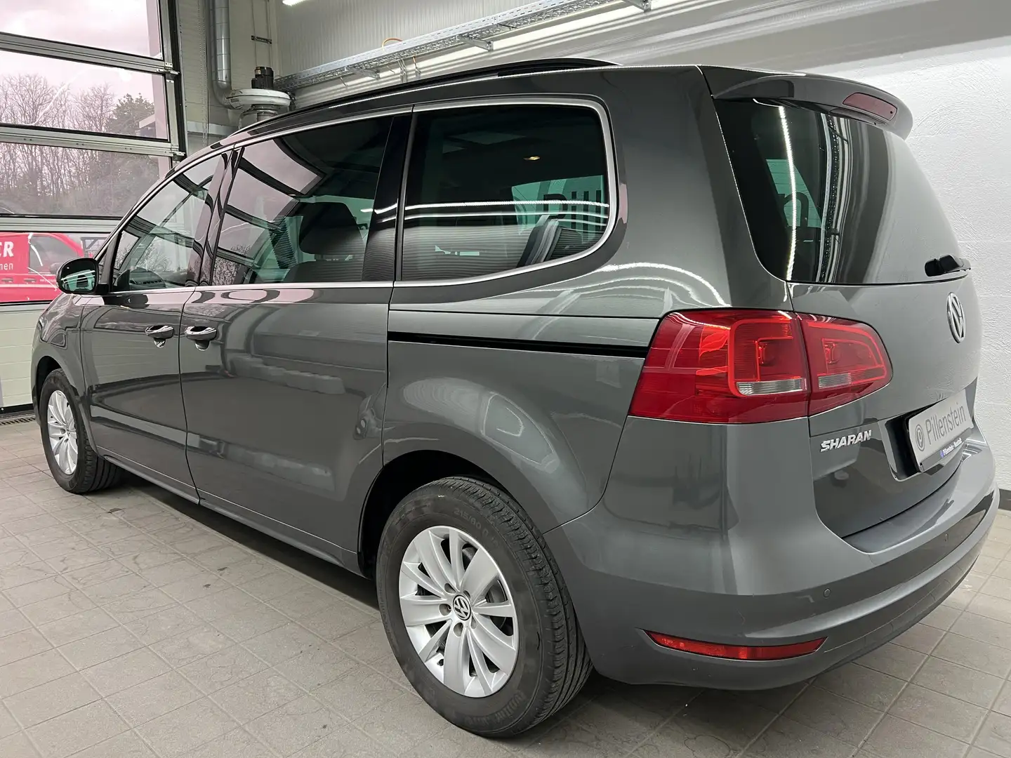 Volkswagen Sharan TSI COMFORTLINE PANO+7SITZER+1.HAND Grau - 2