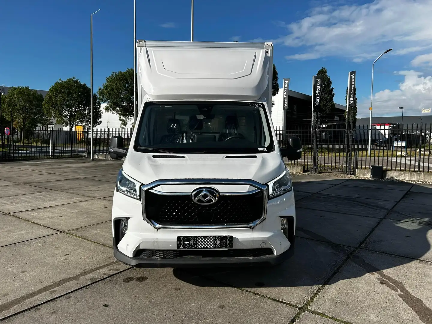 Maxus eDeliver 9 L3 Business DEAL 65 kWh Citybox | Direct Leverbaar Wit - 2