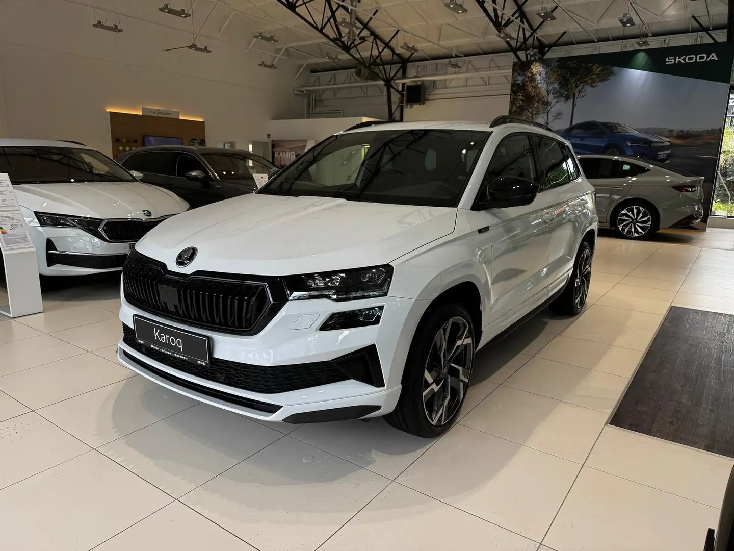 Skoda Karoq Sportline 1.5 TSI DSG #Navi #AHK Weiß - 2