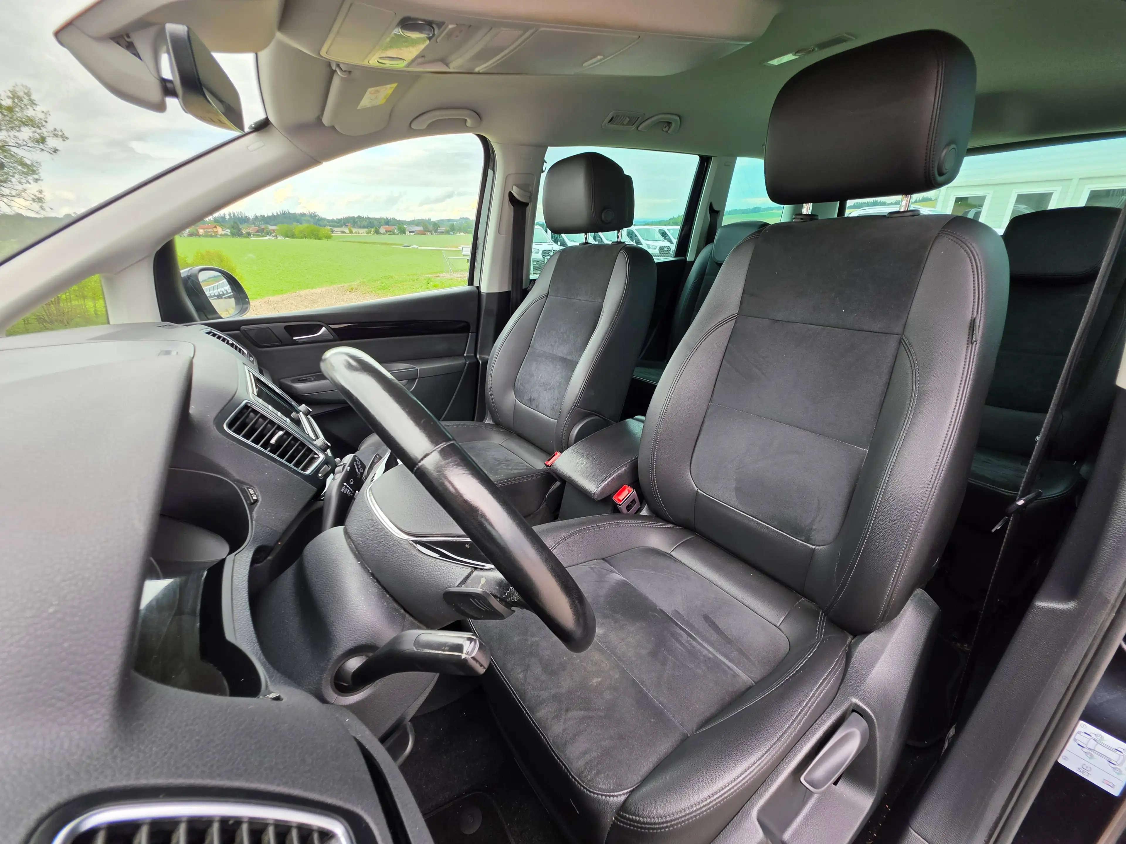 Volkswagen Sharan Highline* Automatik* Tempomat* Navi* Leder* Sitzheizung* — photo 9