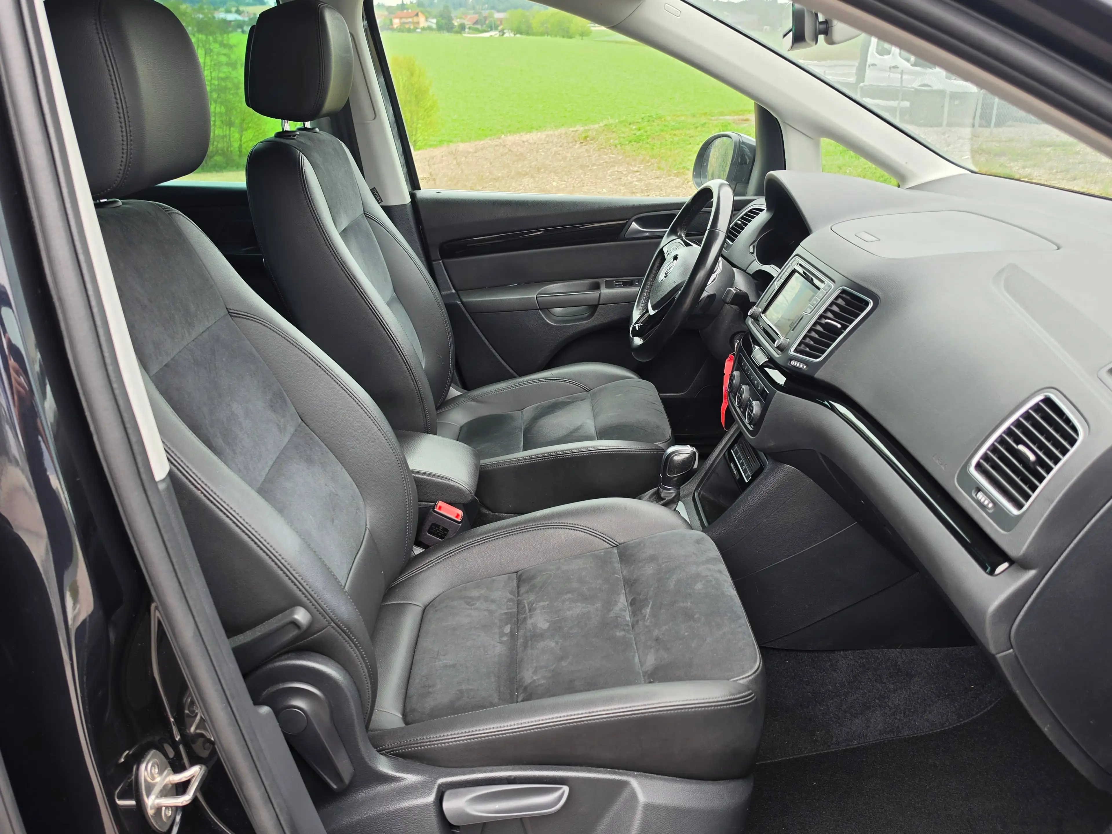Volkswagen Sharan Highline* Automatik* Tempomat* Navi* Leder* Sitzheizung* — photo 14