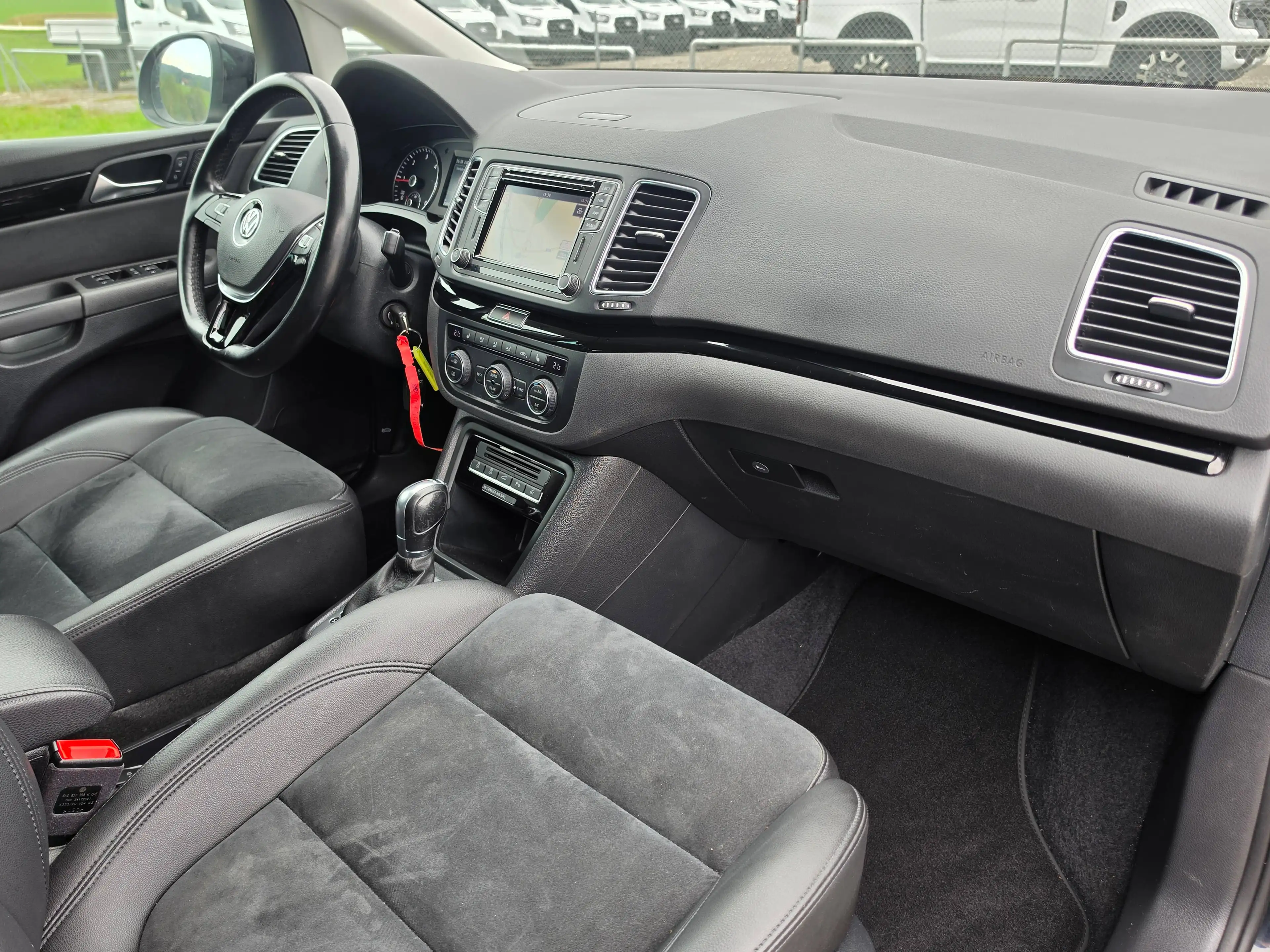Volkswagen Sharan Highline* Automatik* Tempomat* Navi* Leder* Sitzheizung* — photo 15