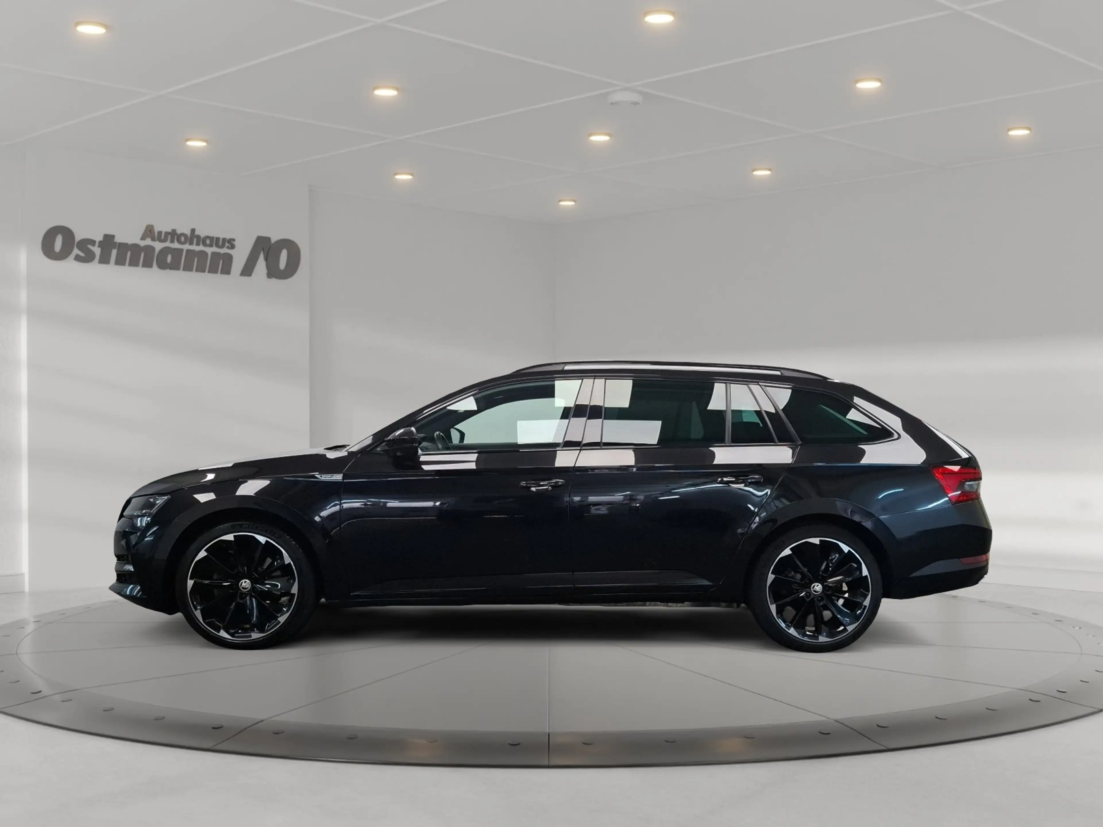 Skoda Superb Combi Sportline 4x4 AHK RFK STH DCC ACC — photo 2