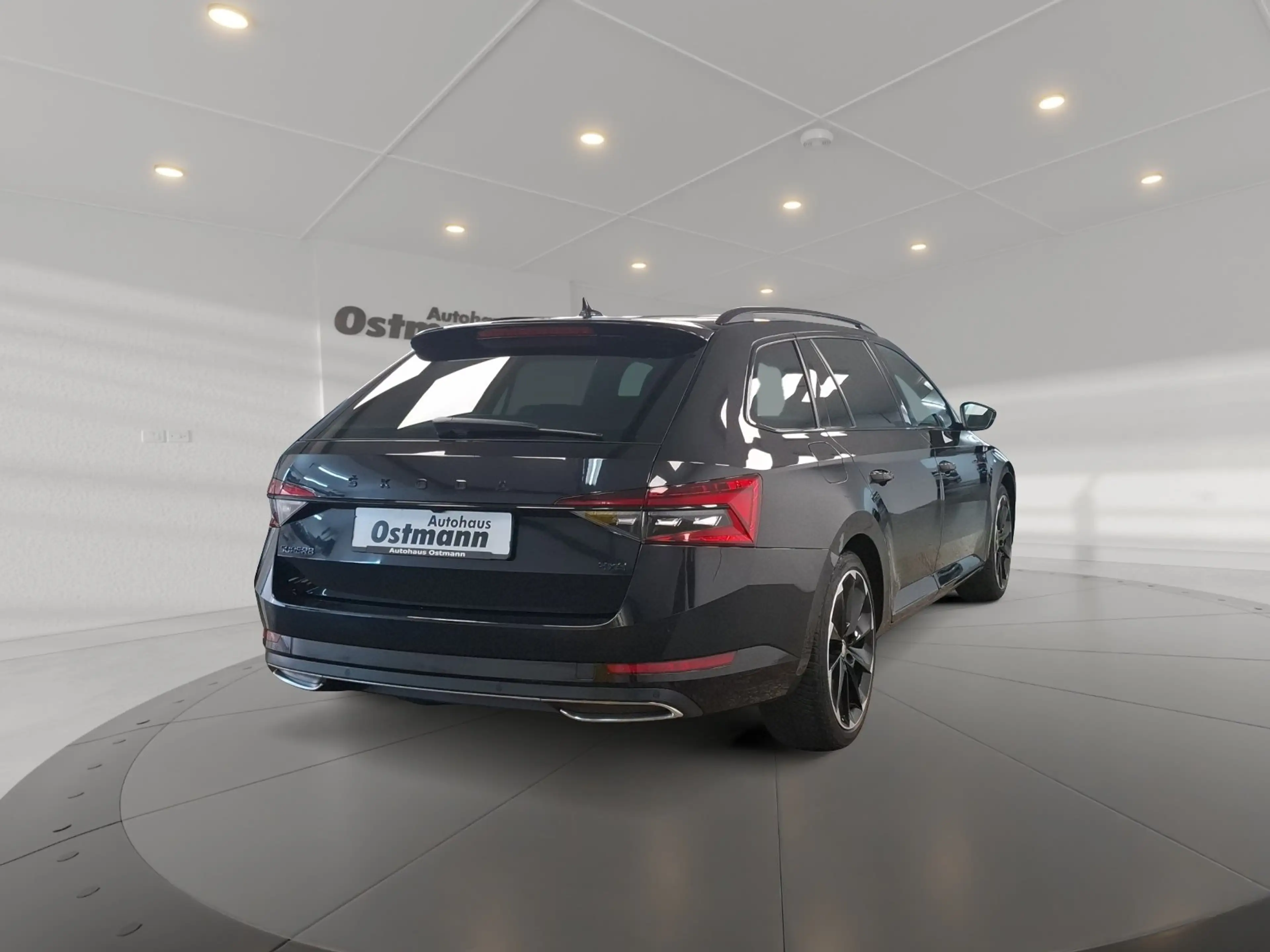 Skoda Superb Combi Sportline 4x4 AHK RFK STH DCC ACC — photo 4