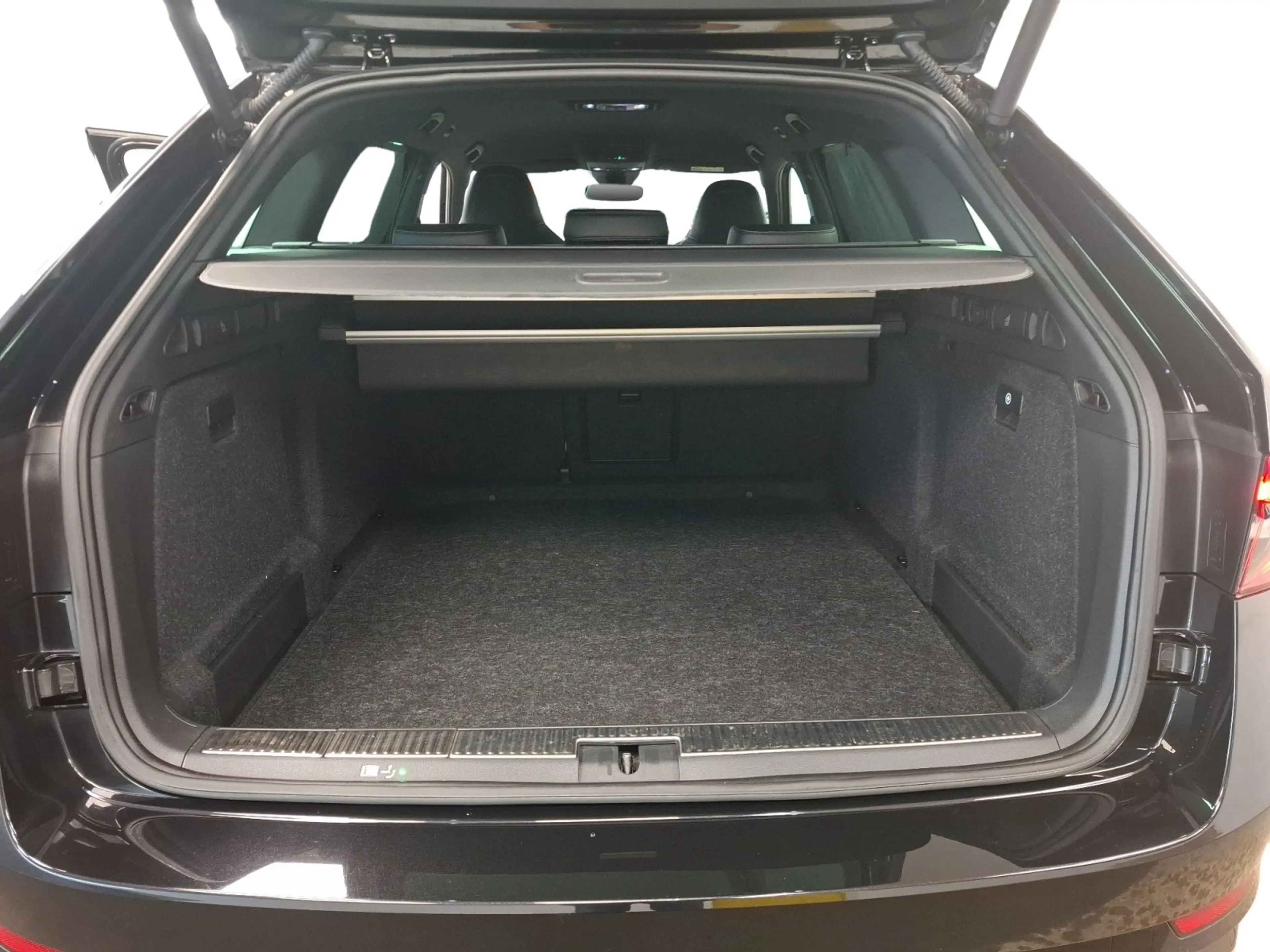 Skoda Superb Combi Sportline 4x4 AHK RFK STH DCC ACC — photo 15
