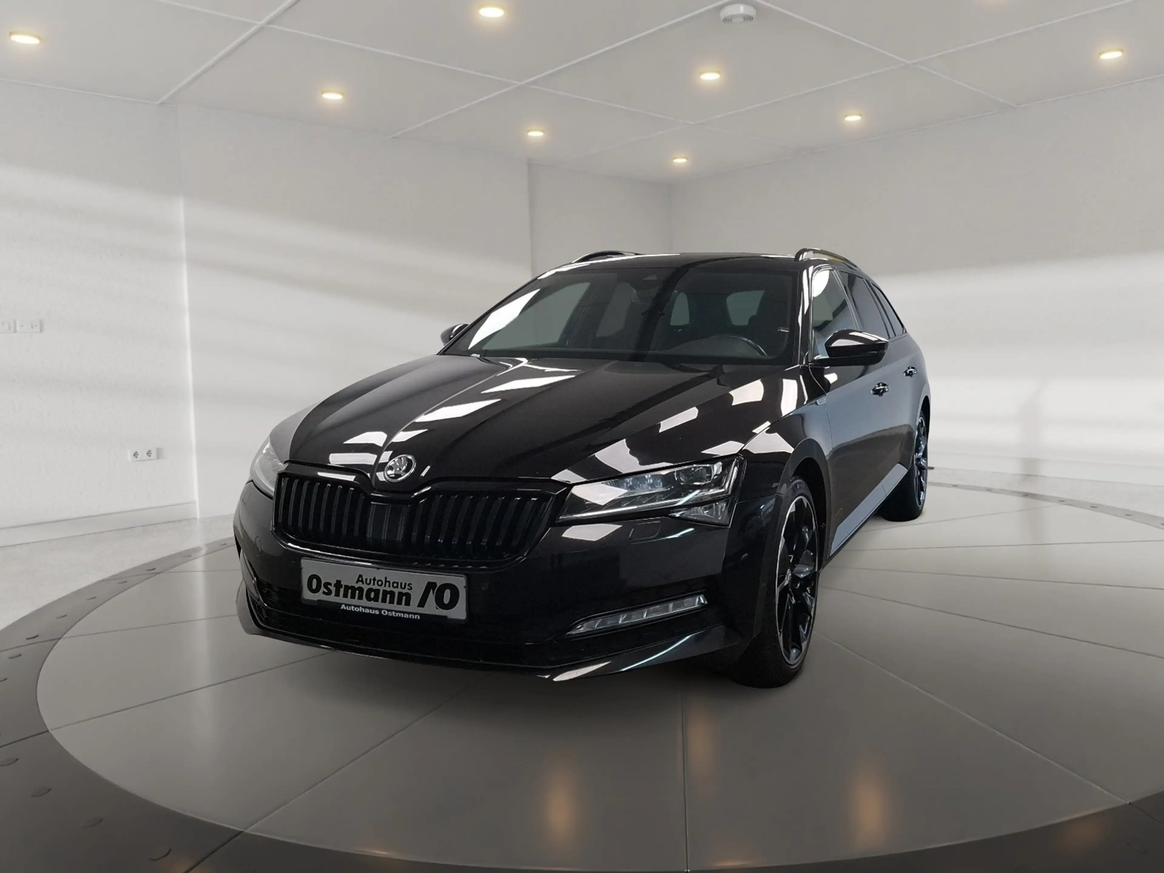 Skoda Superb Combi Sportline 4x4 AHK RFK STH DCC ACC