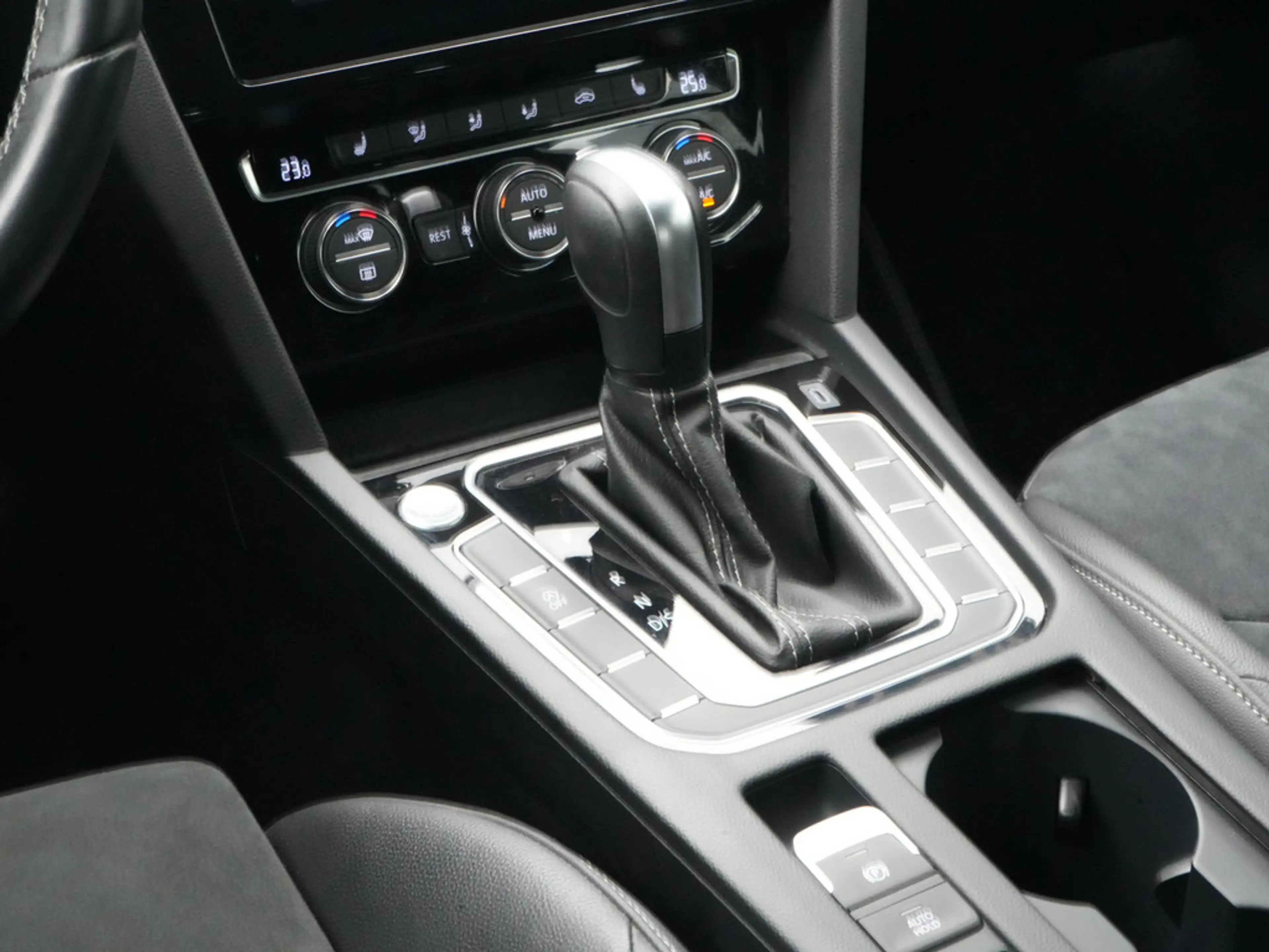 Volkswagen Arteon R-Line DSG CARPLAY AHK LED KEYLESS ACC — photo 11