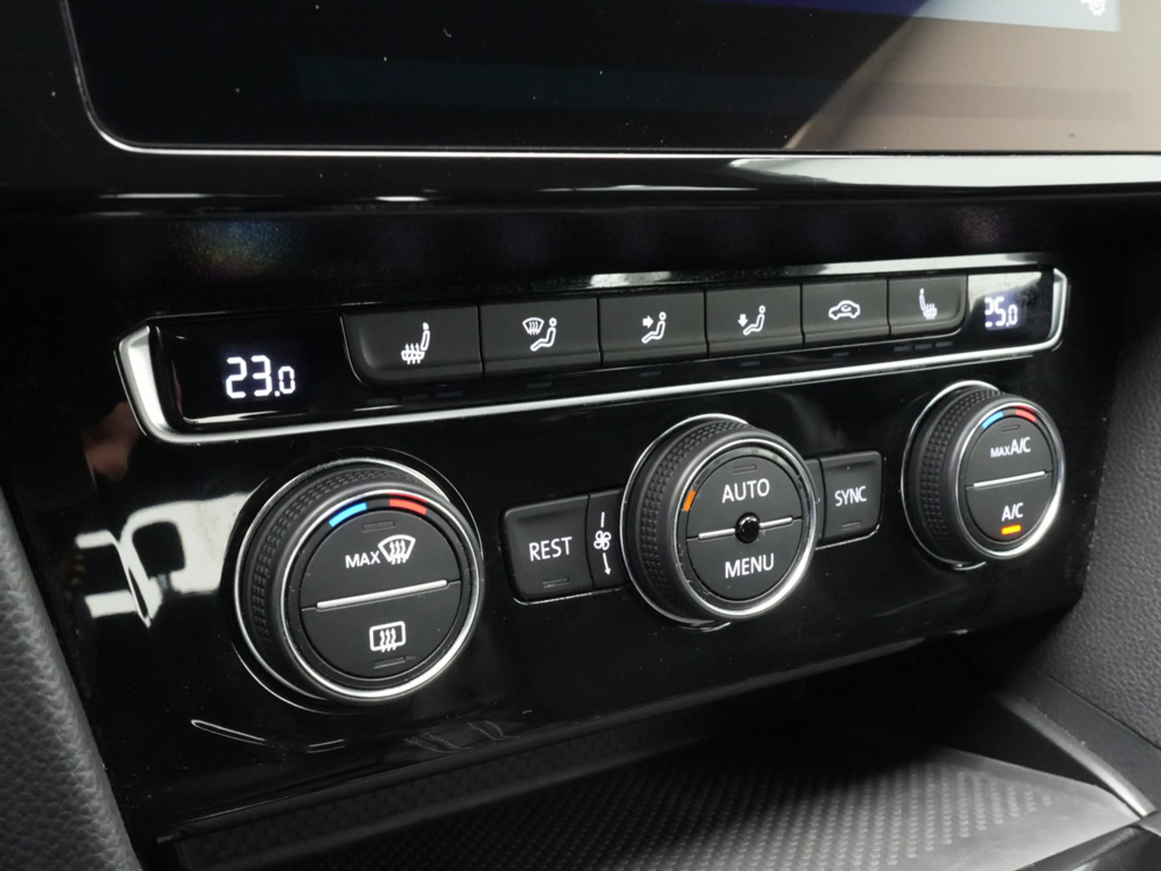 Volkswagen Arteon R-Line DSG CARPLAY AHK LED KEYLESS ACC — photo 10