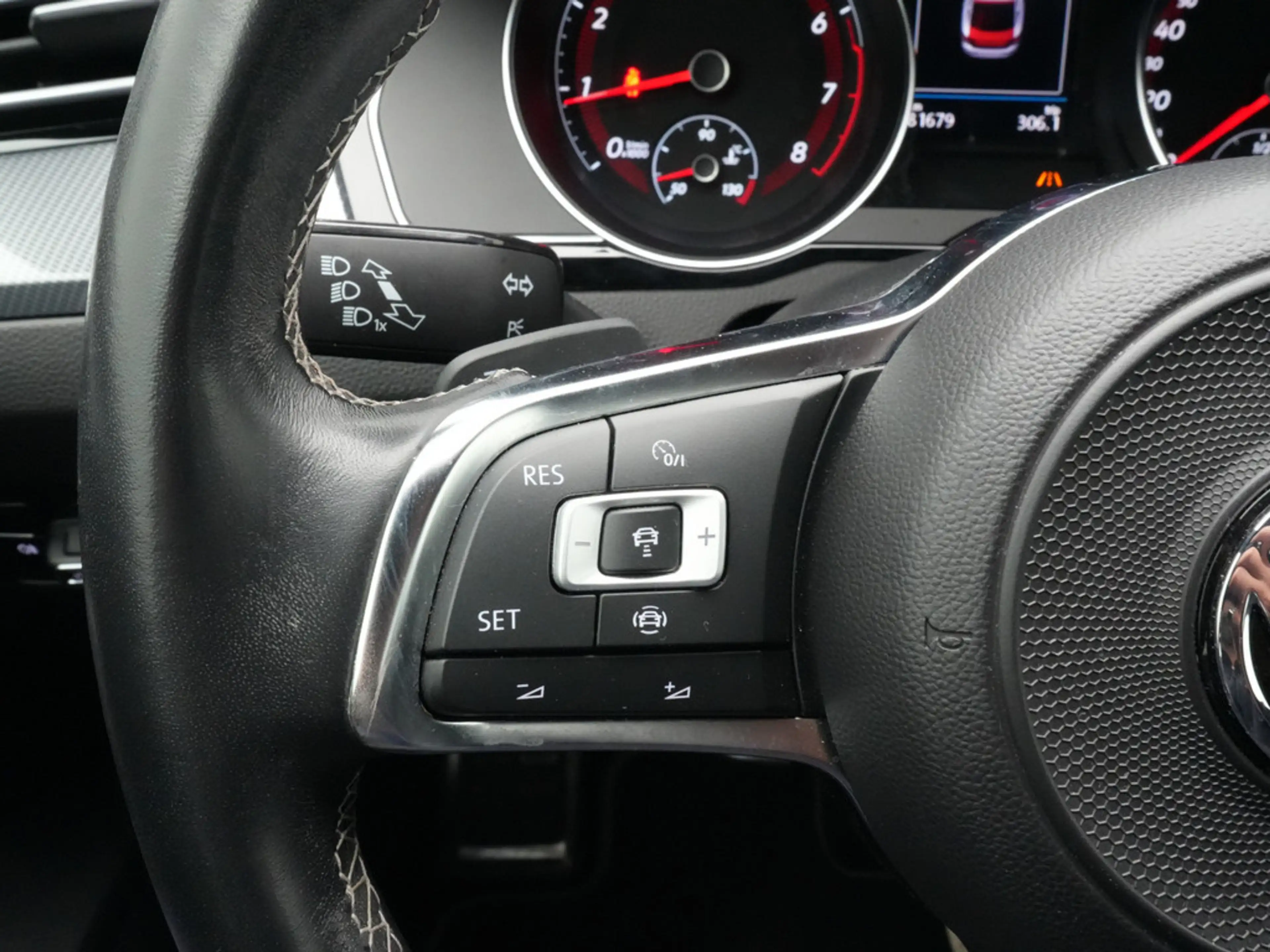 Volkswagen Arteon R-Line DSG CARPLAY AHK LED KEYLESS ACC — photo 6