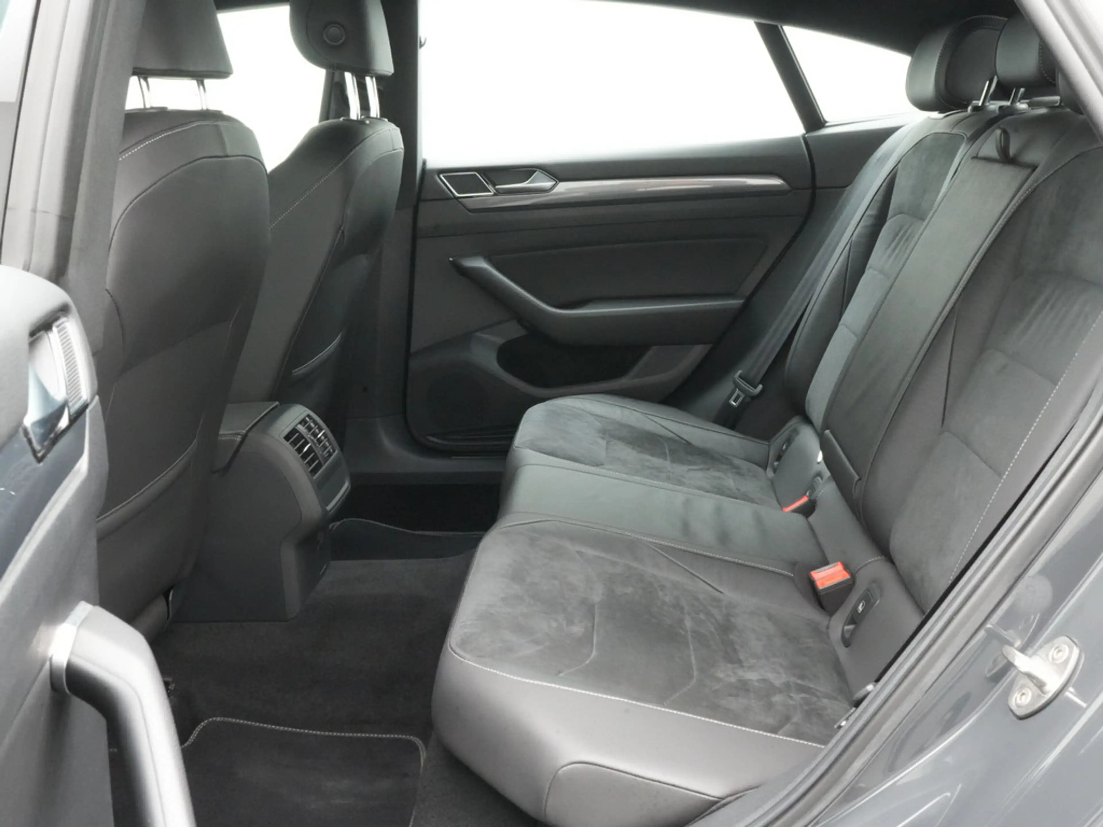 Volkswagen Arteon R-Line DSG CARPLAY AHK LED KEYLESS ACC — photo 13