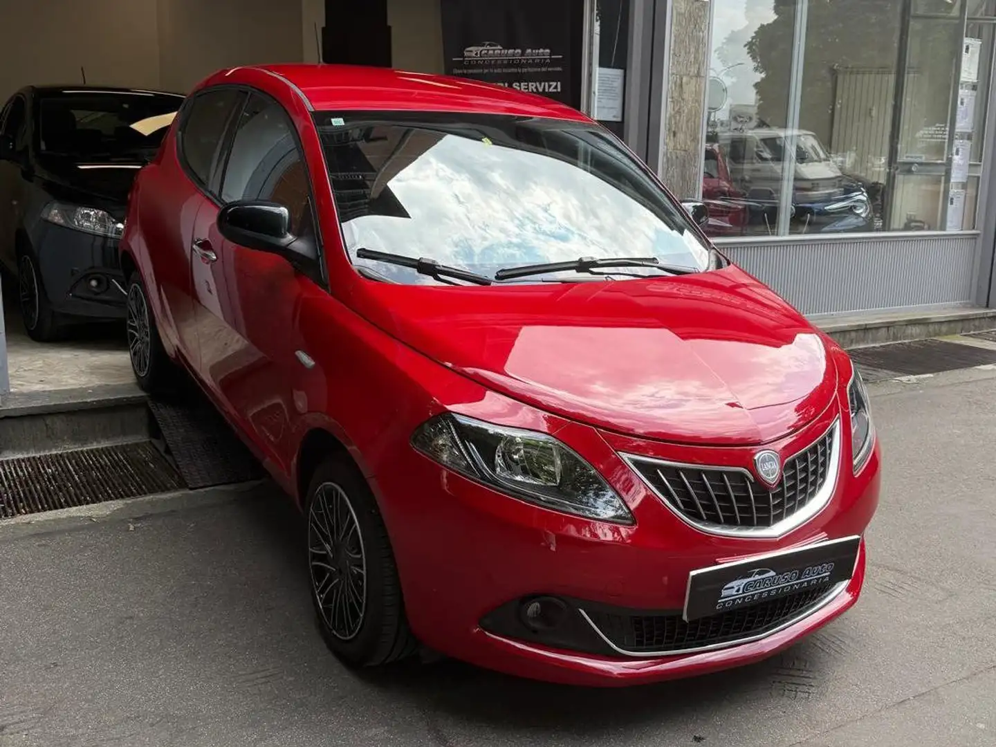 Lancia Ypsilon Ypsilon 1.0 firefly hybrid Gold s Rood - 1