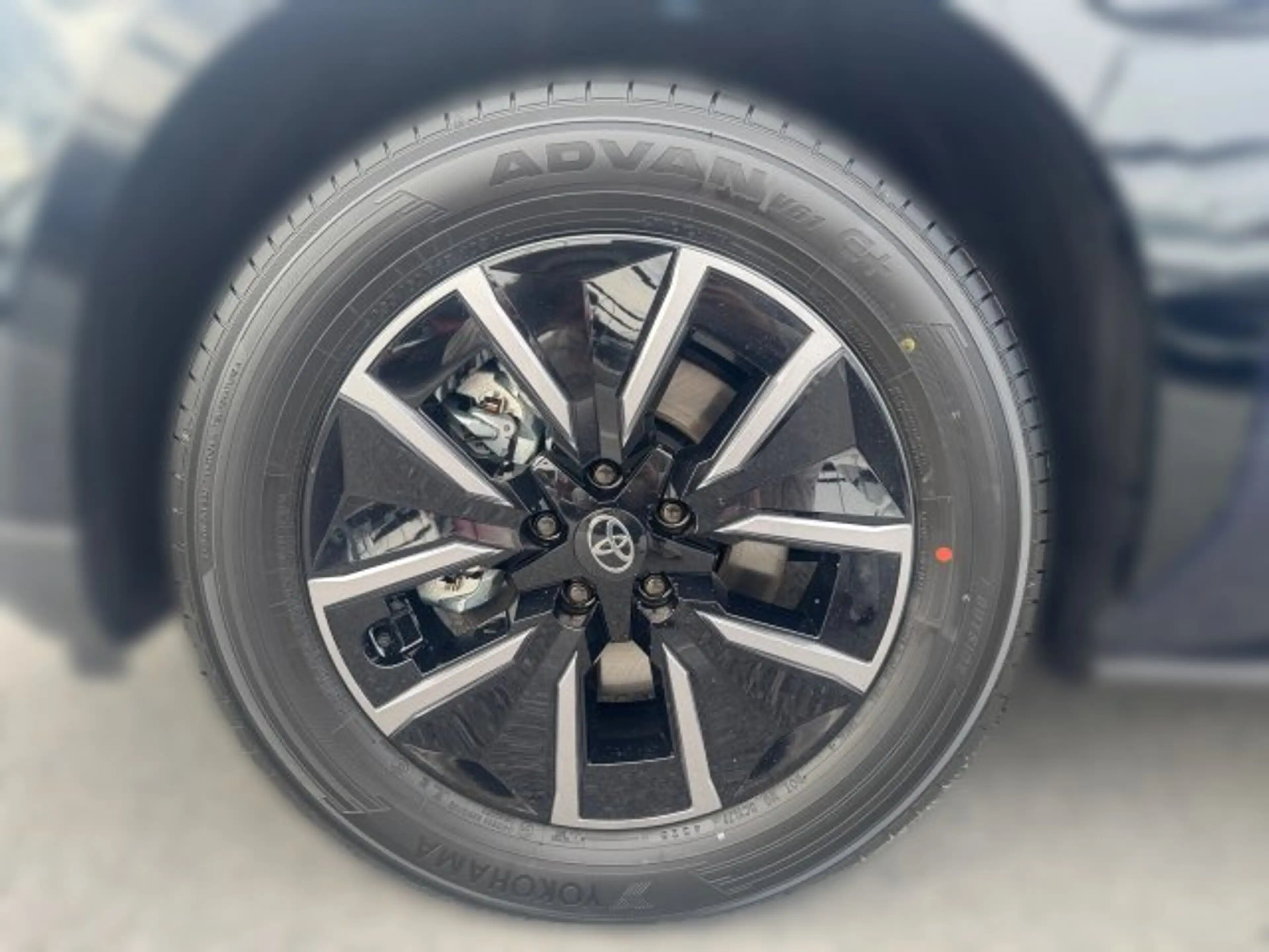 Toyota bZ4X 5-tg Active Drive  Allradantrieb — photo 11