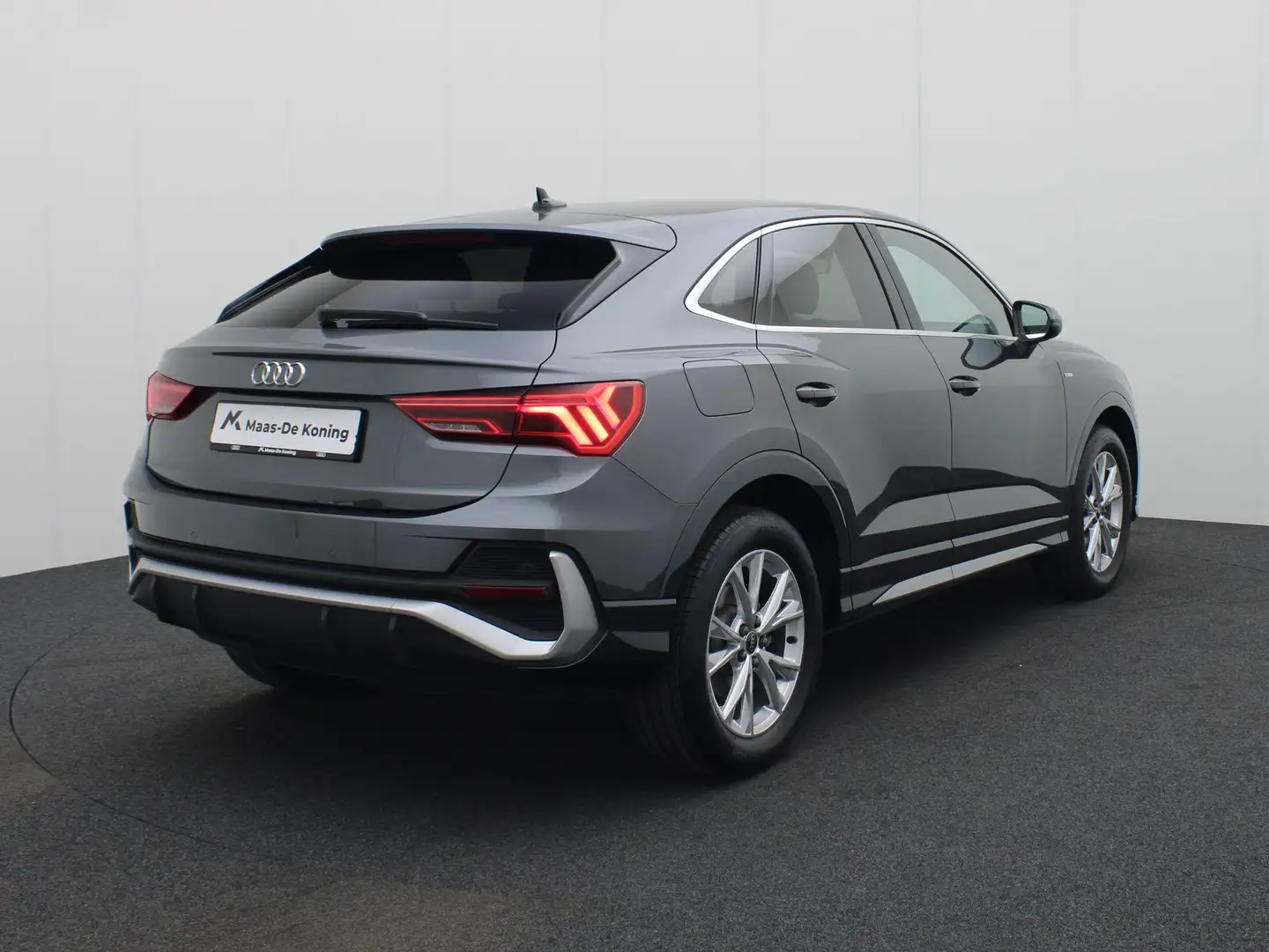 Audi Q3 Sportback S-line 35TFSI 110kW/150PK S-tronic S Edi Grijs - 2