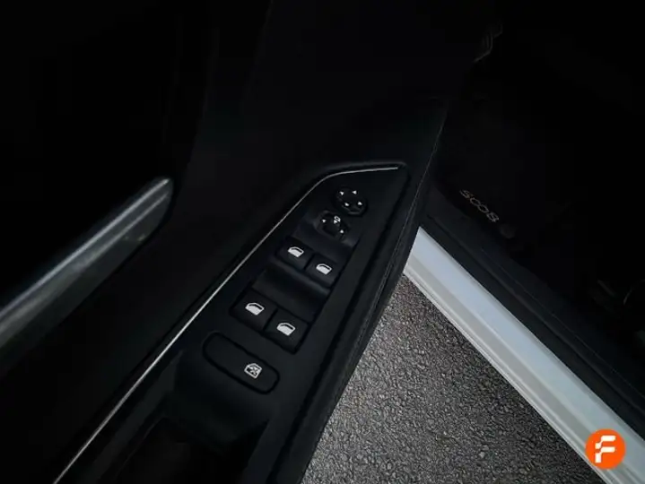 Peugeot 5008 Allure Pack PureTech S&S EAT8 2021, foto 17