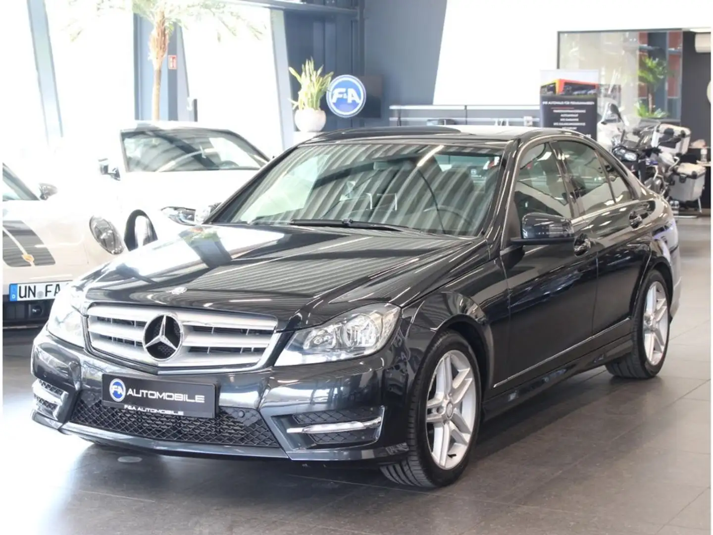 Mercedes-Benz C 200 CGI AMG Line 2.Hand+H&K+Comand Schwarz - 1