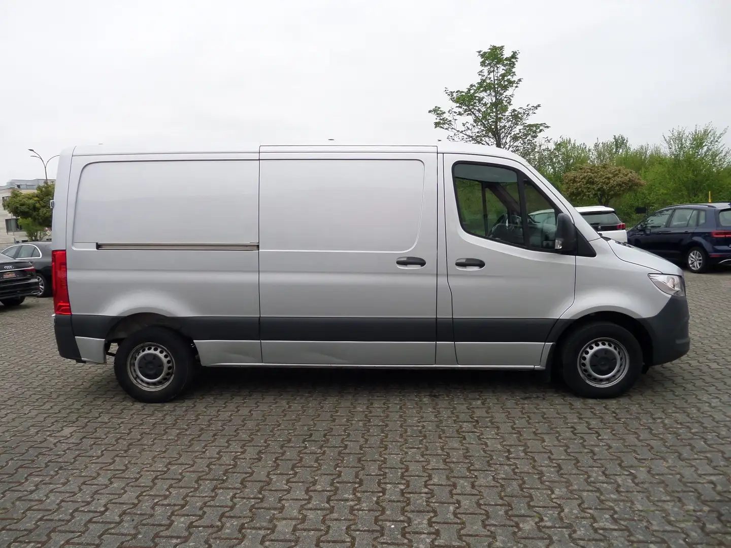 Mercedes-Benz Sprinter 214 cdi LANG 3-Sitzer+Standhzg+Navi+Cam+AHK+Klima Silber - 1