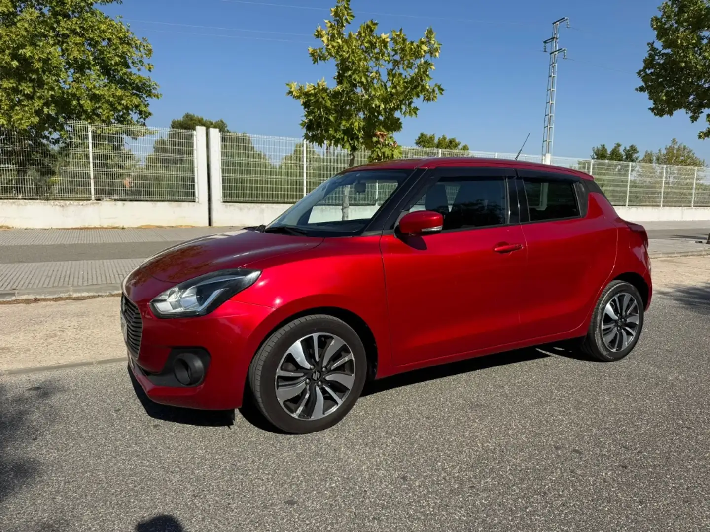 Suzuki Swift 1.2 GLE EVAP Rouge - 1