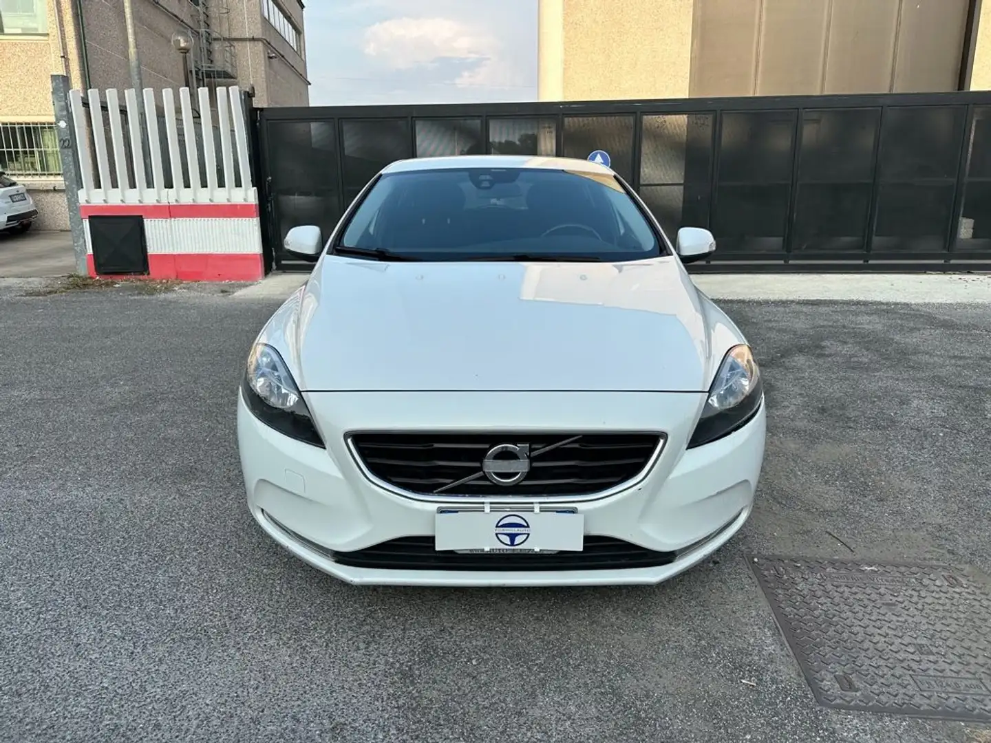 Volvo V40 D3 Momentum 150cv Bianco - 2