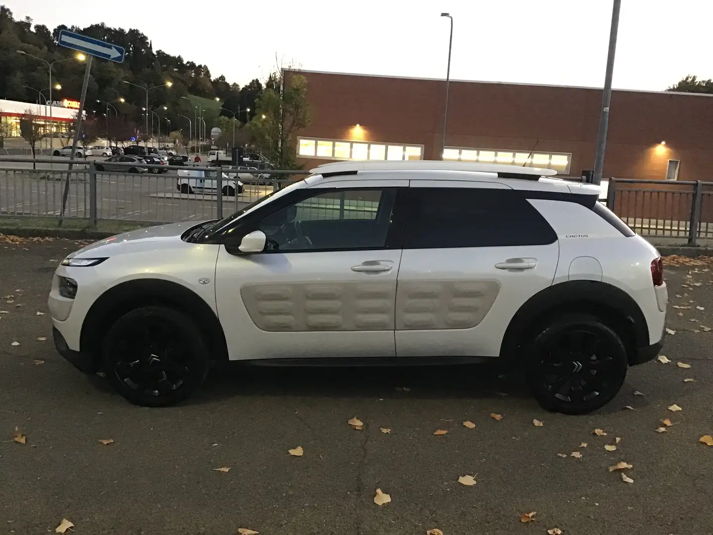 Citroen C4 Cactus 1.6 DIESEL 100 CV SHINE  COME NUOVA Bianco - 1