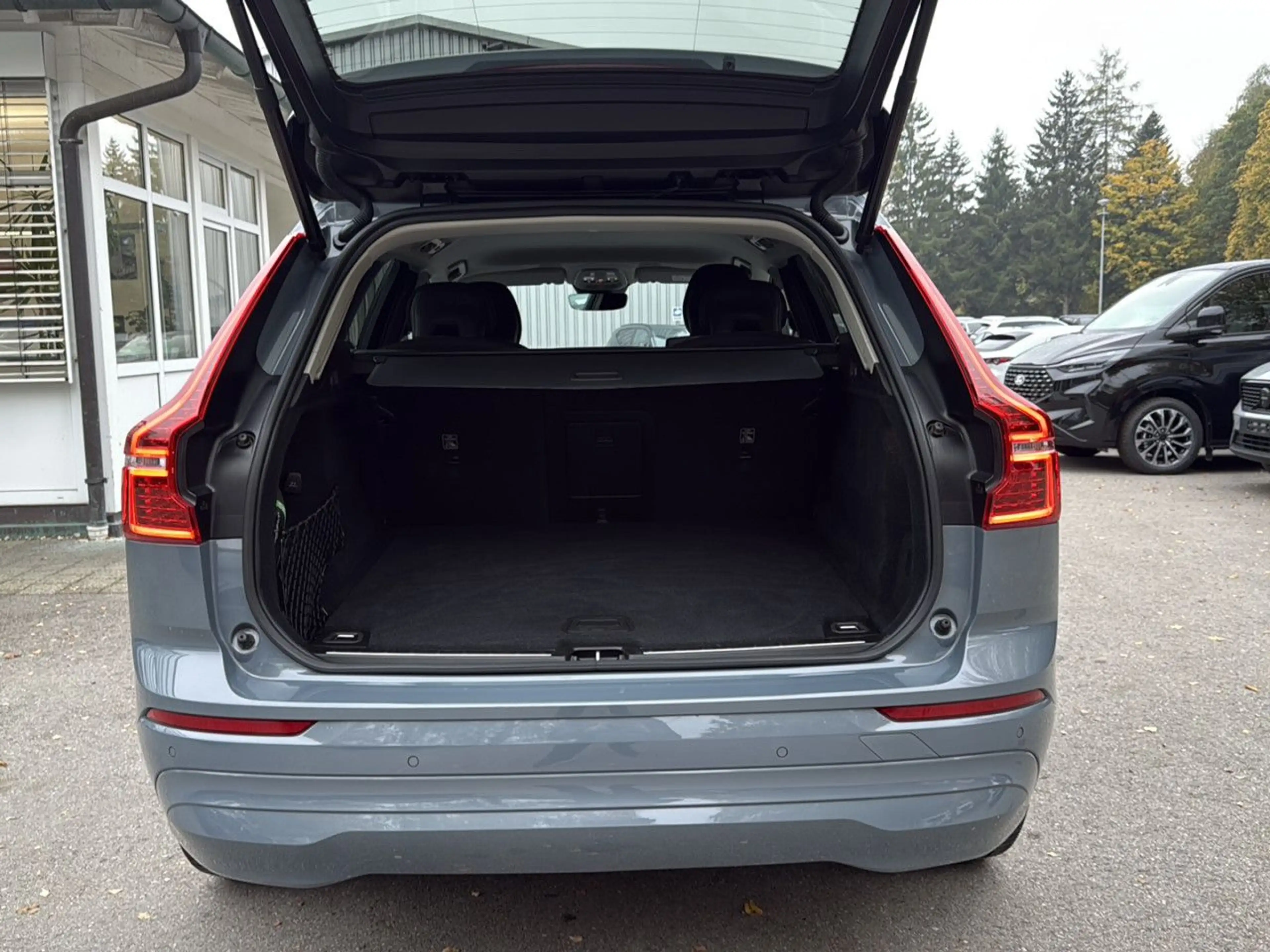 Volvo XC60 B4 (Benzin) Core 2WD Automatik Bluetooth Navi — photo 23