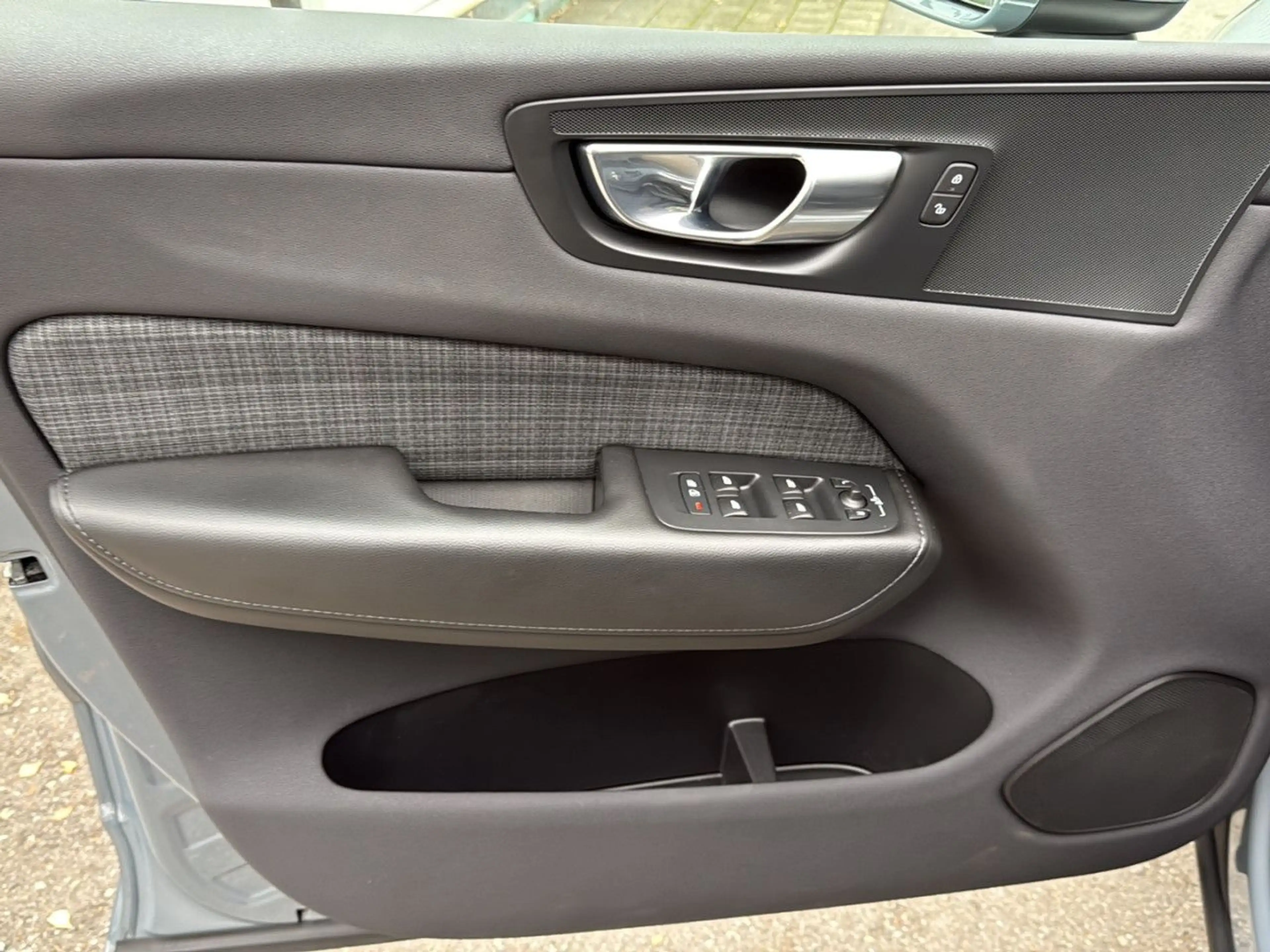 Volvo XC60 B4 (Benzin) Core 2WD Automatik Bluetooth Navi — photo 17