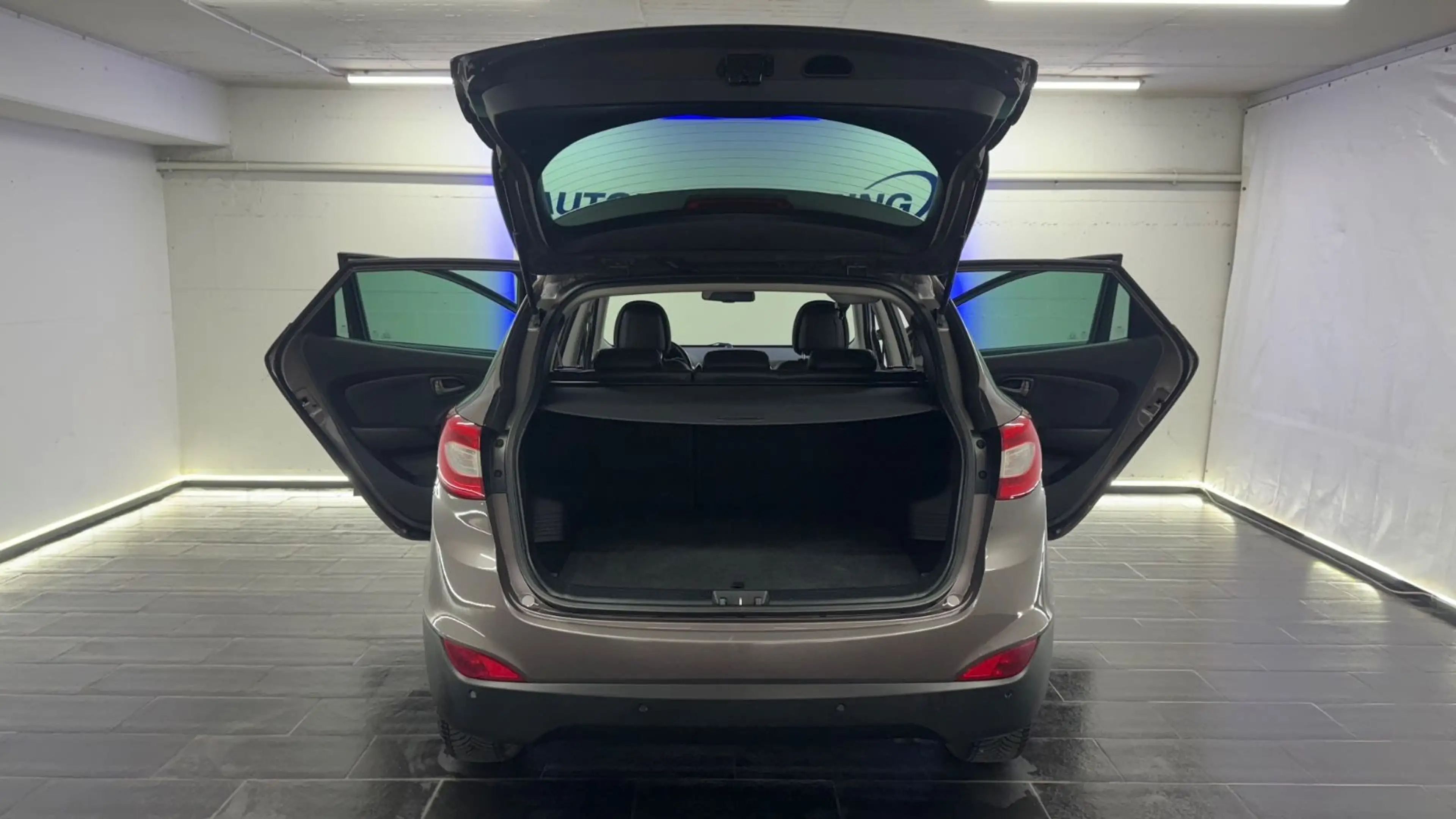 Hyundai iX35 blue Finale Gold 2WD TEMPO CAM 2-ZONEN NAVI — photo 11