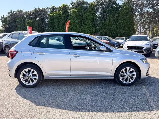 Volkswagen Polo view 6