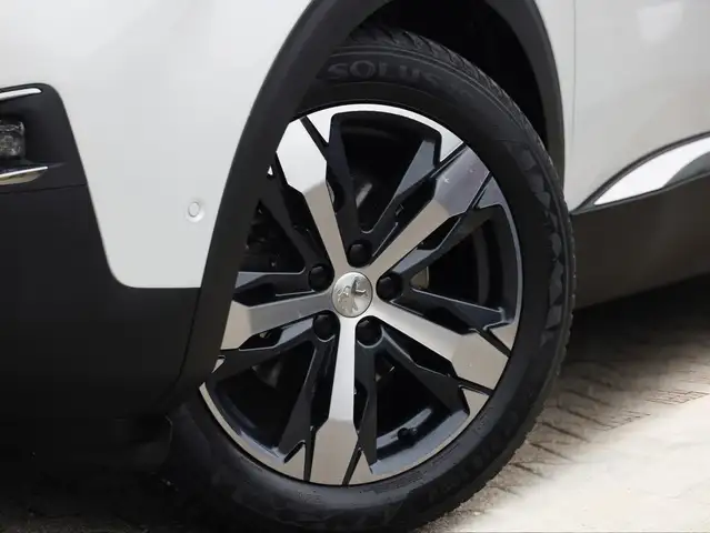 Peugeot 3008 view 5