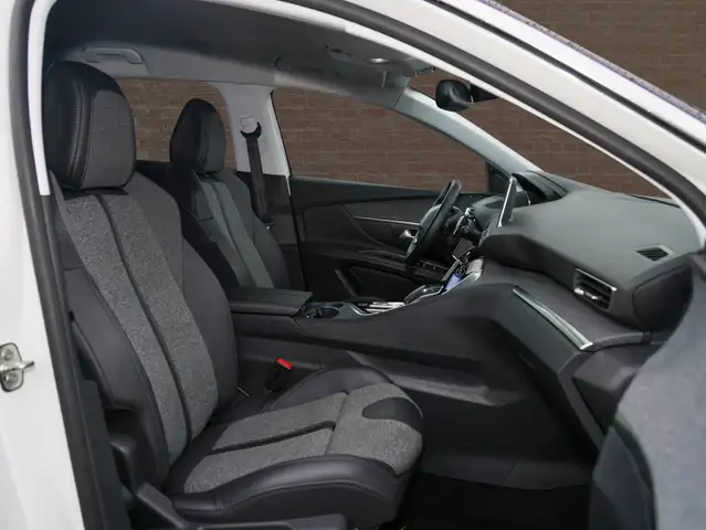 Peugeot 3008 view 9