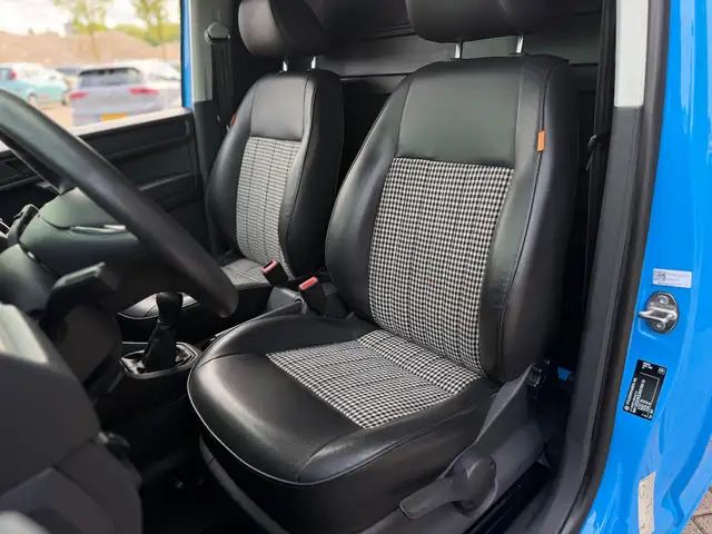 Volkswagen Caddy view 3