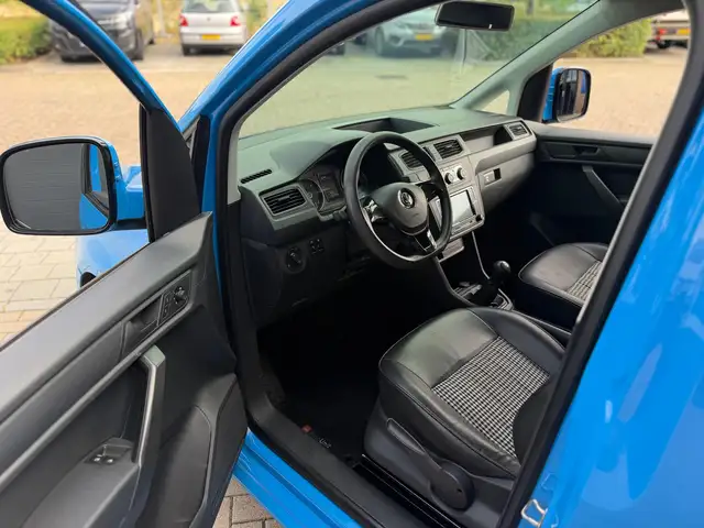 Volkswagen Caddy view 2