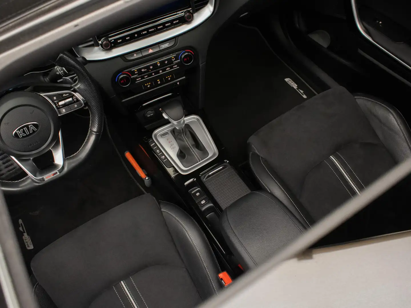 Kia ProCeed / pro_cee'd 1.5 T-GDi MHEV GT-Line Edition Sport (PANORAMADAK, White - 2