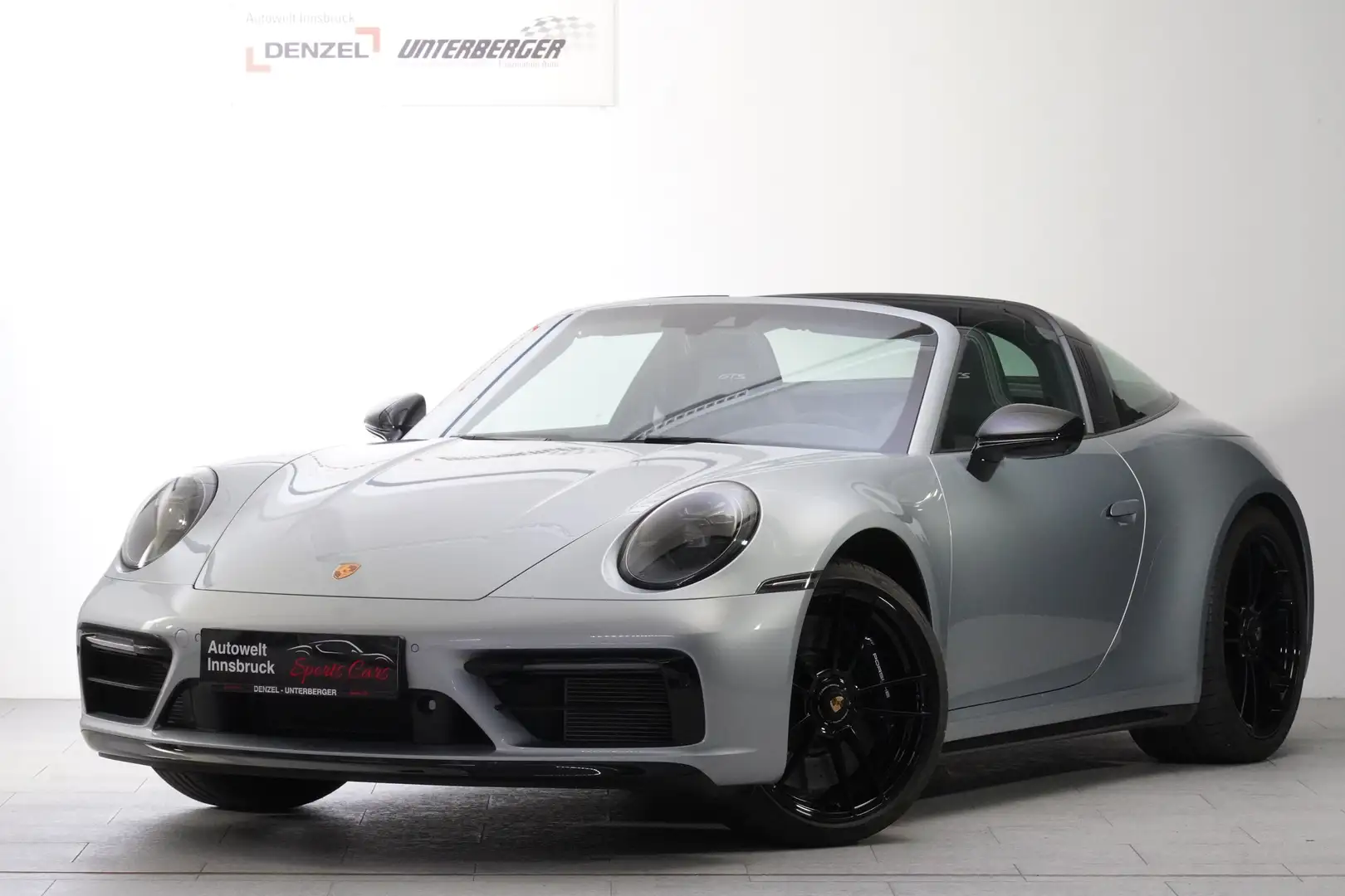 Porsche 992 911 Targa 4 GTS Grau - 2