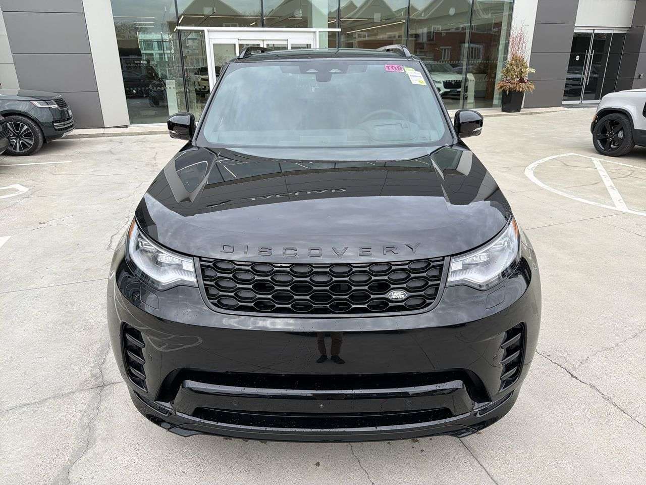 2026 Land Rover Discovery P300 Dynamic SE alt 3